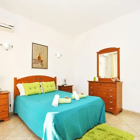 Вилла Villa In Algarve Near Sandy Beaches *