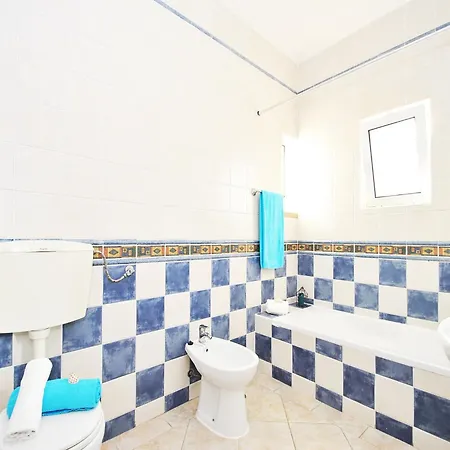 Вилла Villa In Algarve Near Sandy Beaches Албуфейра