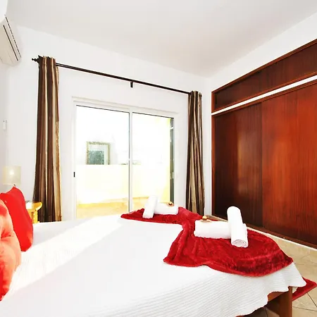 Villa In Algarve Near Sandy Beaches Villa *